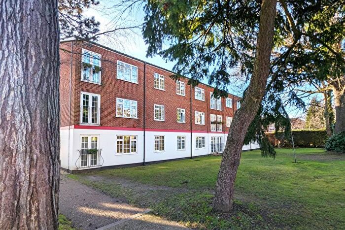 2 Bedroom Apartment To Rent In Woking, Surrey, GU22