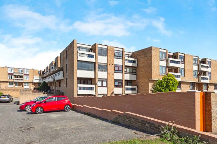 2 Bedroom Flat For Sale In Neville Court, Washington, Tyne And Wear, NE37