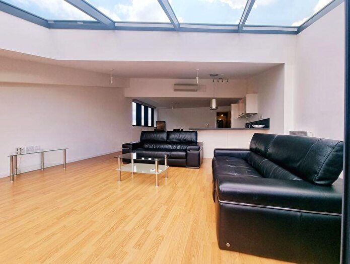 3 Bedroom Apartment To Rent In Mann Island, Liverpool, L3