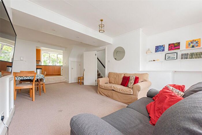 2 Bedroom Maisonette For Sale In Highgate High Street, Highgate, London, N6