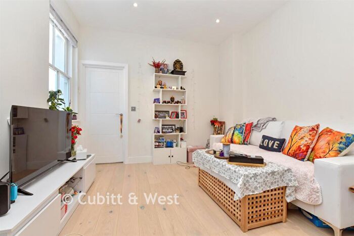 2 Bedroom Flat For Sale In Bridle Path, Beddington, Surrey, CR0