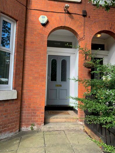 8 Bedroom House To Rent In Wilmslow Road, Manchester, M20