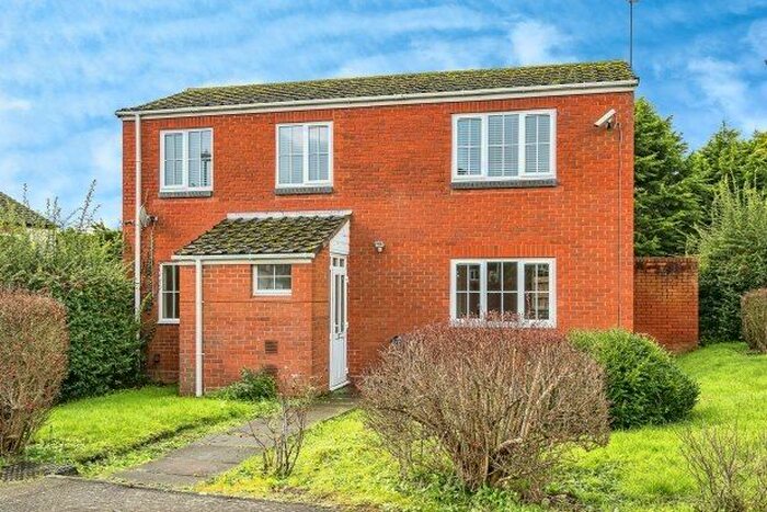 3 Bedroom Property To Rent In Snowdon Grove, Halesowen, B63