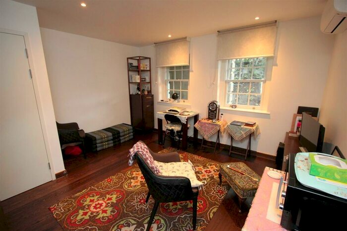 Apartment To Rent In King Henry Terrace, Sovereign Court, Wapping, E1W