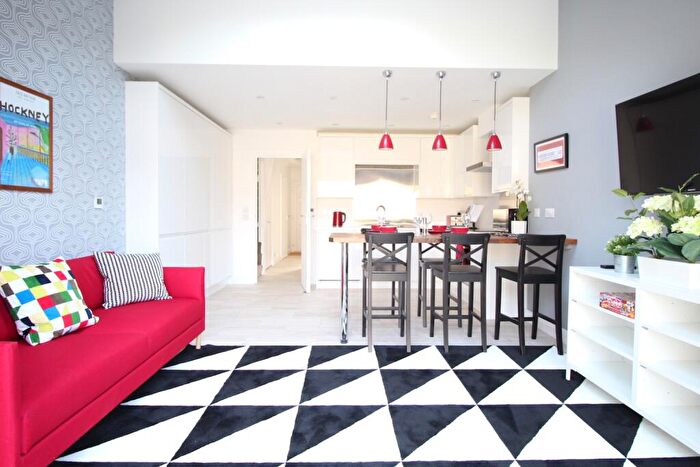 Studio To Rent In Chertsey Close, Luton, Bedfordshire, LU2