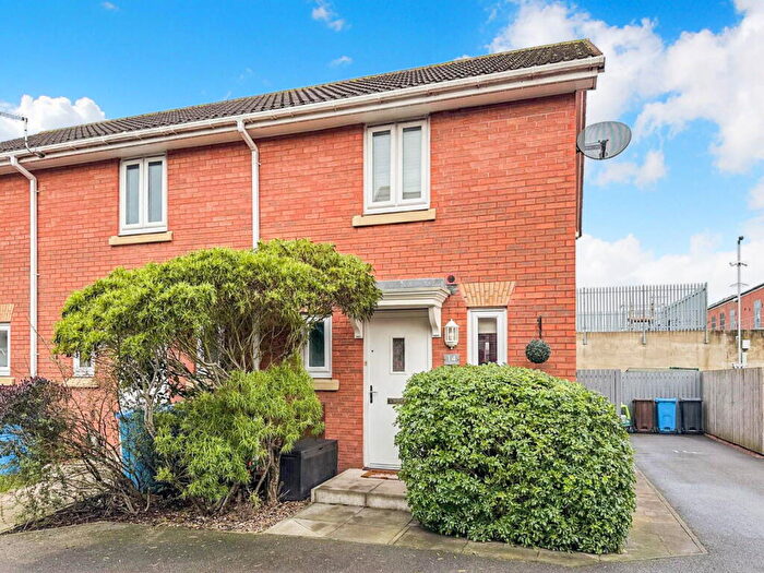 2 Bedroom End Of Terrace House For Sale In Dovestone Way, Kingswood, Hull, HU7