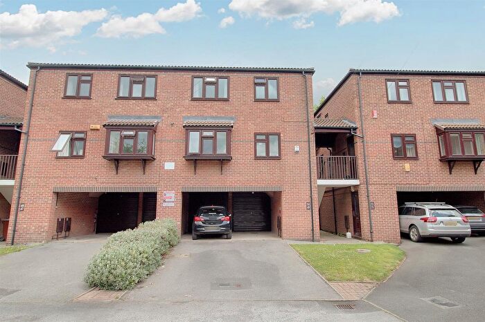 2 Bedroom Maisonette To Rent In Lenton Manor, Nottingham, NG7