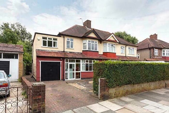 6 Bedroom House To Rent In Restons Crescent, Averyhill, SE9