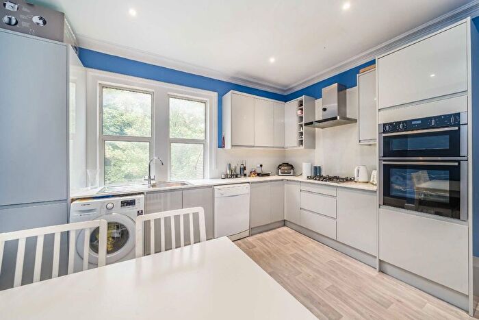 2 Bedroom Flat For Sale In London Road, London, SW16