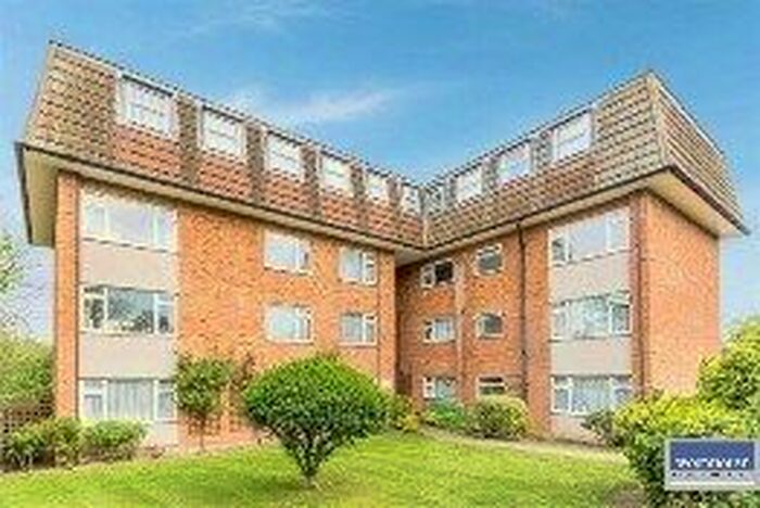 2 Bedroom Flat To Rent In Lambs Close, Cuffley, Potters Bar, EN6