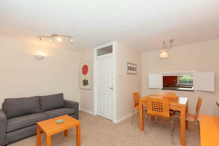 2 Bedroom Flat To Rent In Butler Close, Oxford, OX2