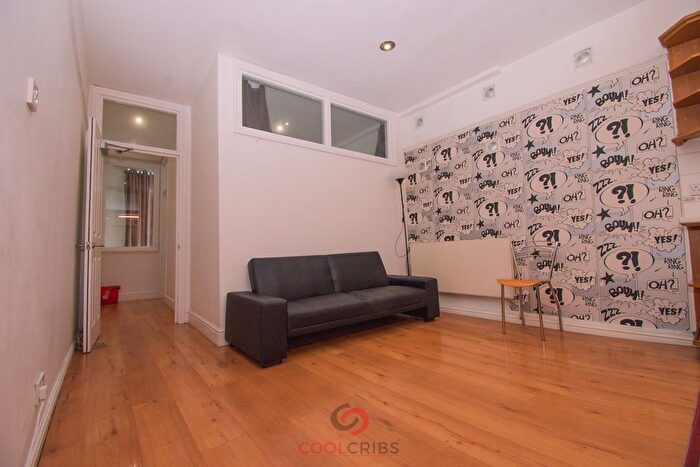 3 Bedroom Flat To Rent In Caledonian Road, London, N7