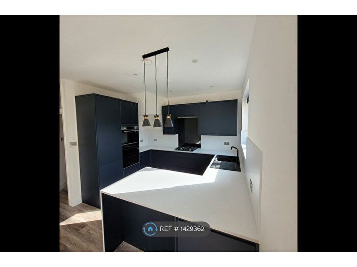 4 Bedroom Terraced House To Rent In Northway, Morden, SM4