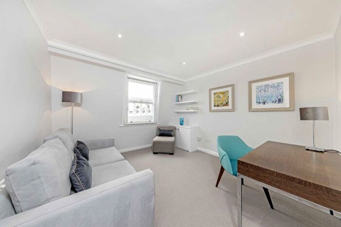 1 Bedroom Flat To Rent In Campden Hill Gardens, London, W8
