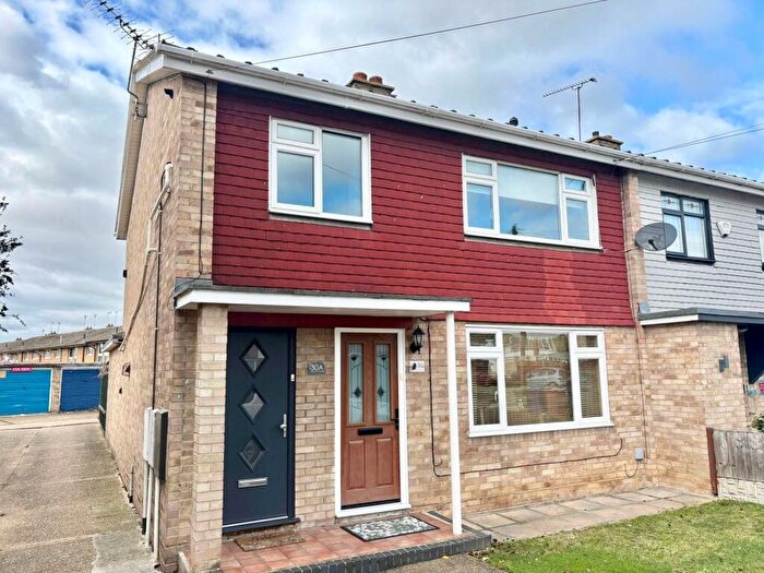 1 Bedroom Maisonette To Rent In Woodmanhurst Road, Corringham, SS17