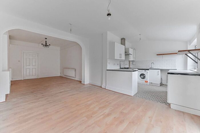 2 Bedroom Flat To Rent In Galpins Road, Norbury, Thornton Heath, CR7