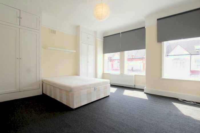 1 Bedroom Semi-Detached House To Rent In Undine Street, London, SW17