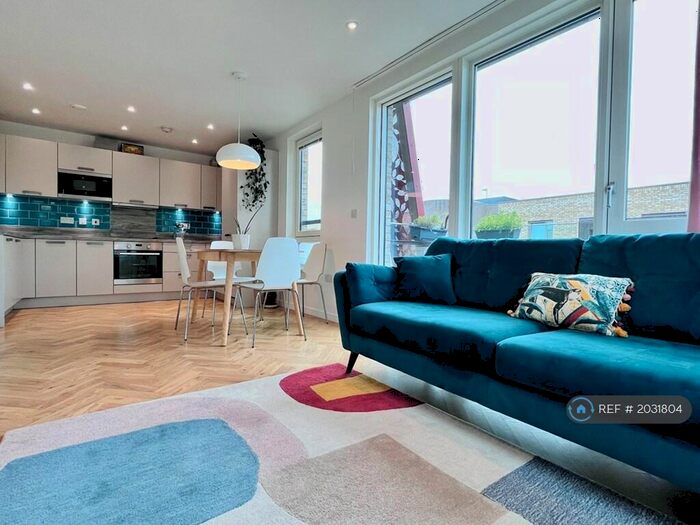 2 Bedroom Flat To Rent In Blondin Way, London, SE16