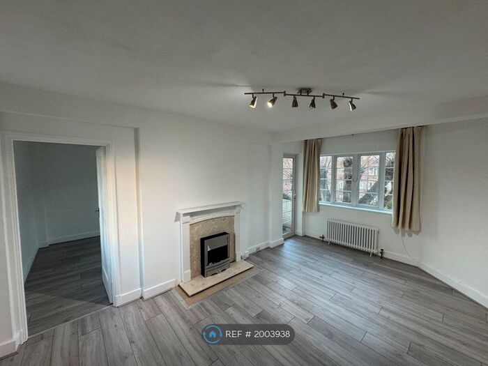 3 Bedroom Flat To Rent In Chiswick Village, London, W4