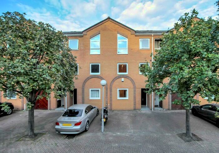 5 Bedroom Town House To Rent In Cyclops Mews, London, E14