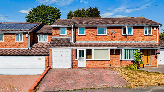 4 Bedroom Semi-Detached House To Rent In Sykesmoor, Wilnecote, Tamworth, Staffordshire, B77