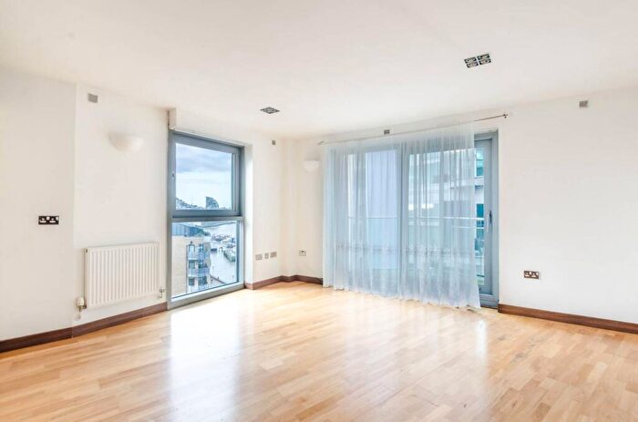 2 Bedroom Flat To Rent In Bridges Court Road, Battersea, London, SW11