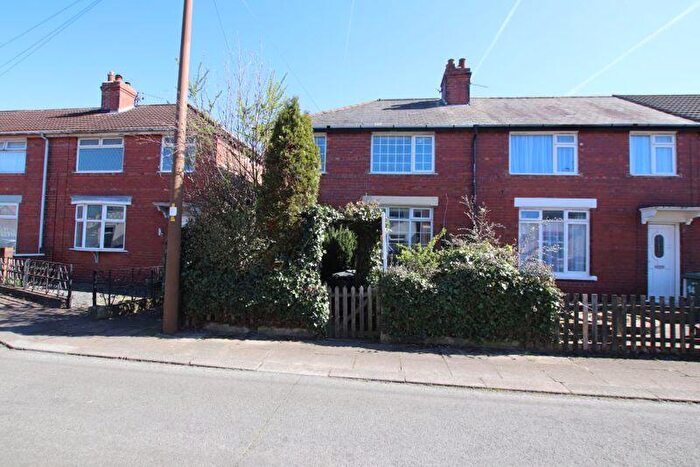 3 Bedroom End Of Terrace House For Sale In St. Albans Avenue, Grimsby, DN31