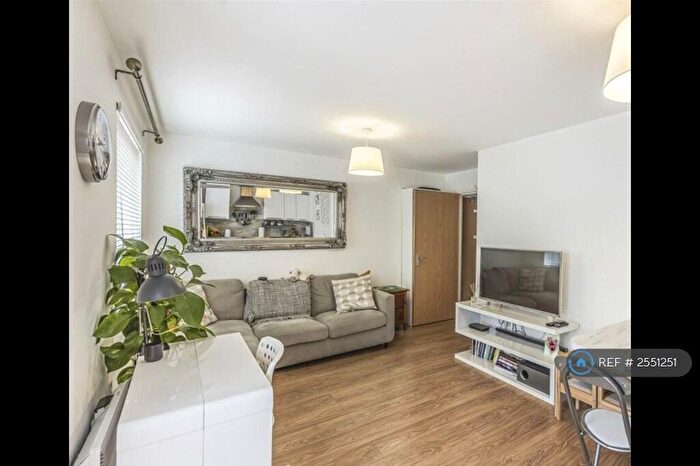 2 Bedroom Flat To Rent In Amport Place, London, NW7