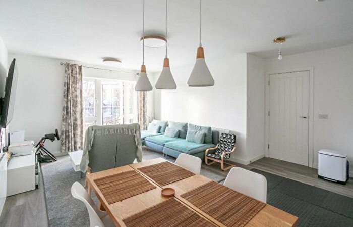 3 Bedroom Flat To Rent In Frogmore Road, Hemel Hempstead, HP3