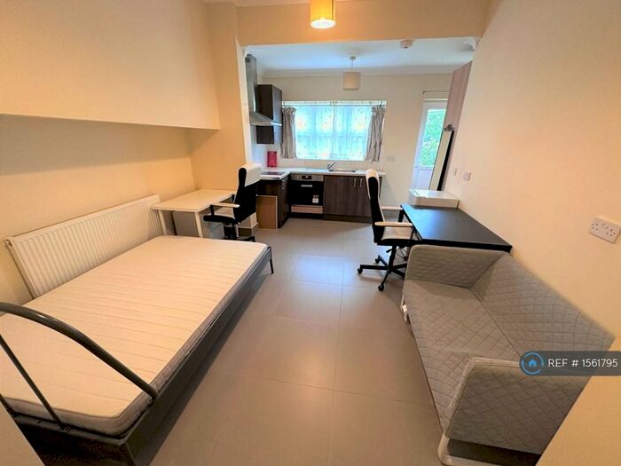 Studio To Rent In Cedar Road, London, NW2