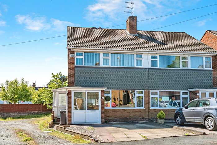 3 Bedroom Semi-Detached House For Sale In Whitney Avenue, Stourbridge, DY8