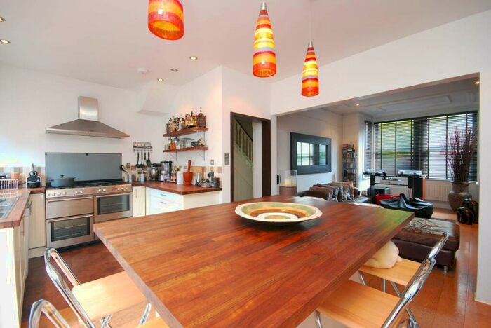 4 Bedroom House To Rent In Warwick Road, , Bounds Green, London, N11