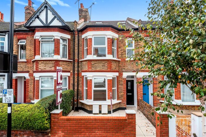 2 Bedroom Flat For Sale In Darwin Road, London, W5