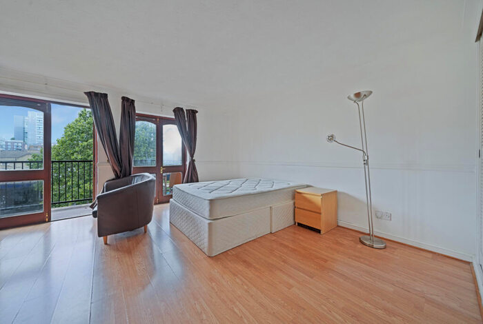 Flat To Rent In George Leybourne House, Fletcher Street, E1