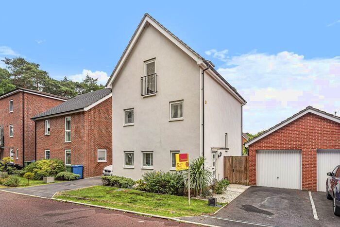 4 Bedroom Detached House To Rent In The Parks, Bracknell, RG12