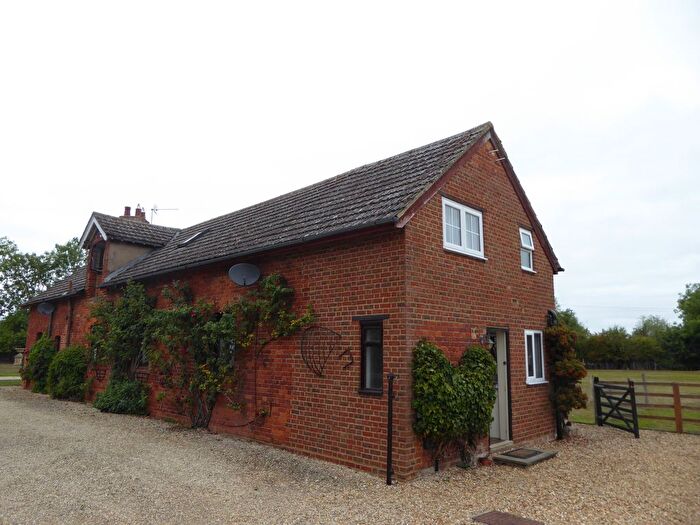 2 Bedroom Cottage To Rent In Cranfield Road, Wootton, MK43