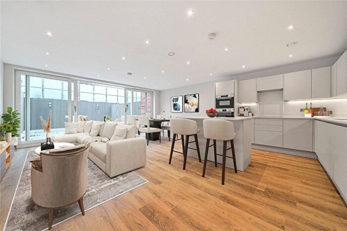 2 Bedroom Flat For Sale In Bromley Road, Beckenham, BR3