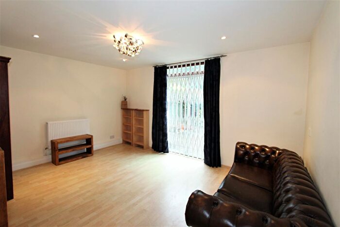 4 Bedroom End Of Terrace House To Rent In Lennox Road, Finsbury Park, N4