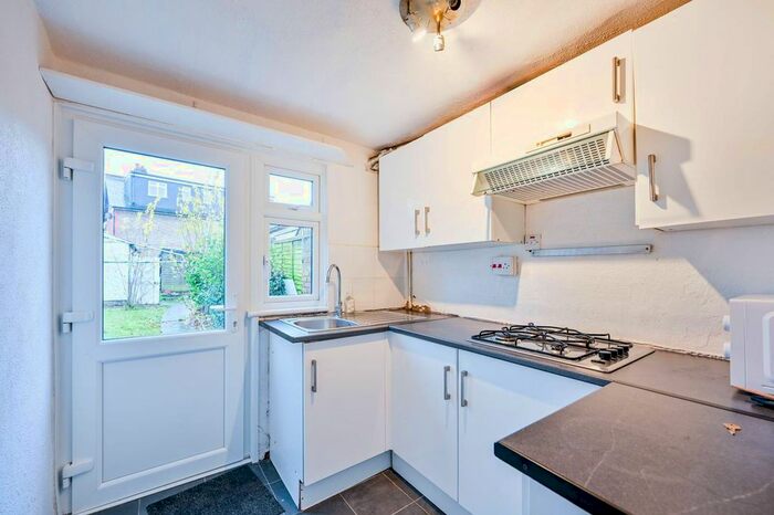 4 Bedroom Flat To Rent In Ewell Road, Surbiton, KT6