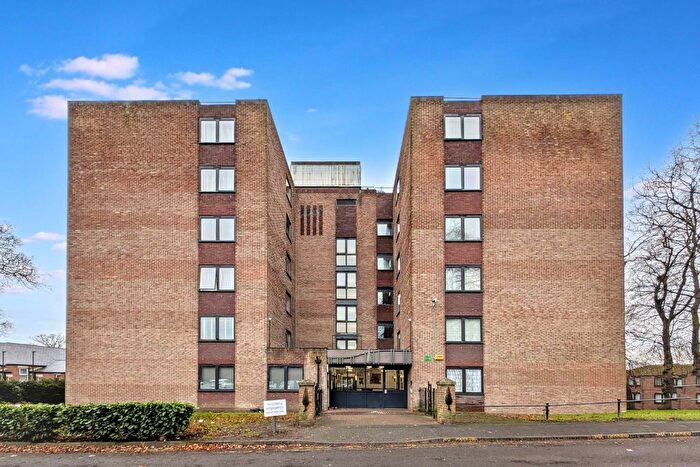 3 Bedroom Flat For Sale In Benwell Close, Benwell Grange, Benwell, Newcastle Upon Tyne, NE15