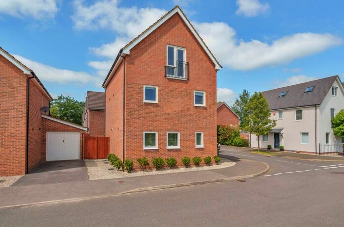 5 Bedroom Detached House To Rent In Hastings View, Bracknell, Berkshire, RG12