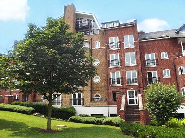 2 Bedroom Flat To Rent In Aveley House, Iliffe Close, Reading, Berkshire, RG1