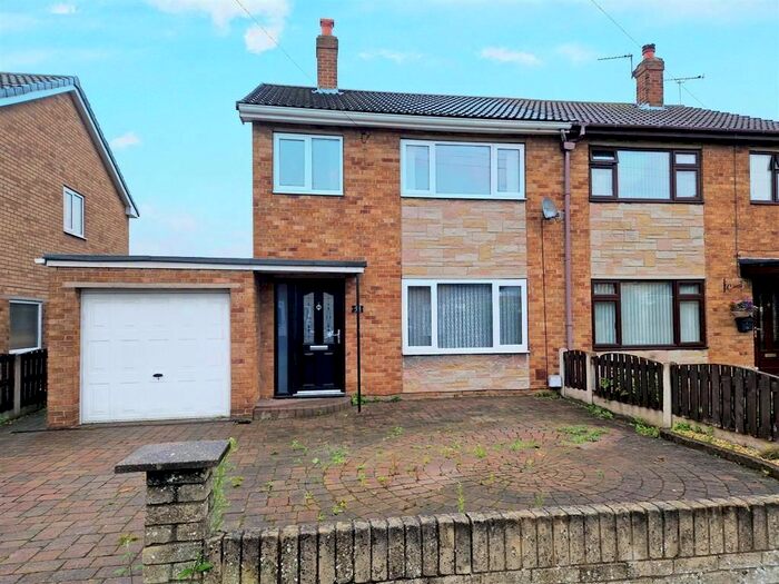 3 Bedroom Semi-Detached House To Rent In Yew Tree Crescent, Rossington, Doncaster, DN11