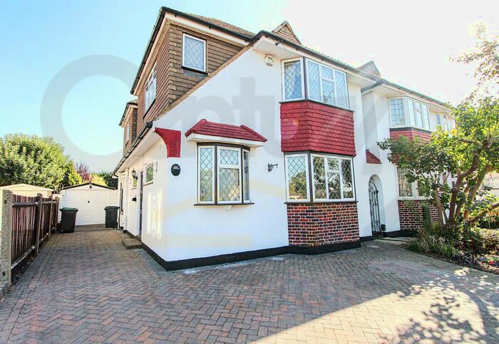 4 Bedroom Link Detached House To Rent In Motspur Park, KT3