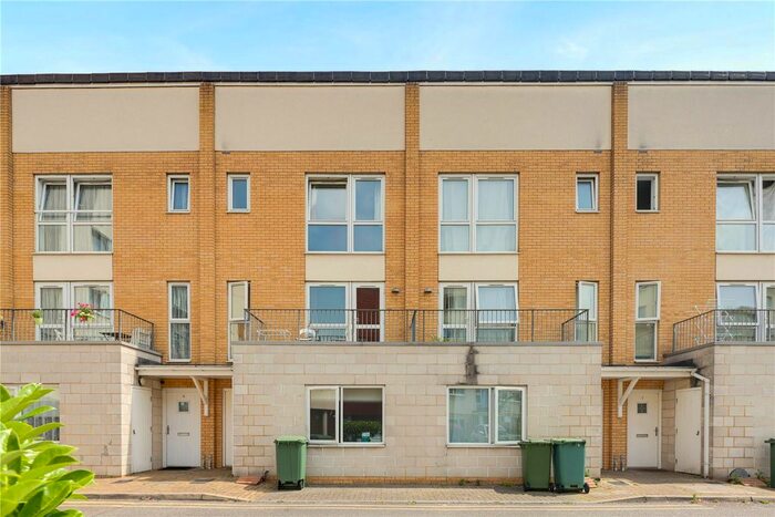 6 Bedroom Terraced House To Rent In Flint Close, London, E15