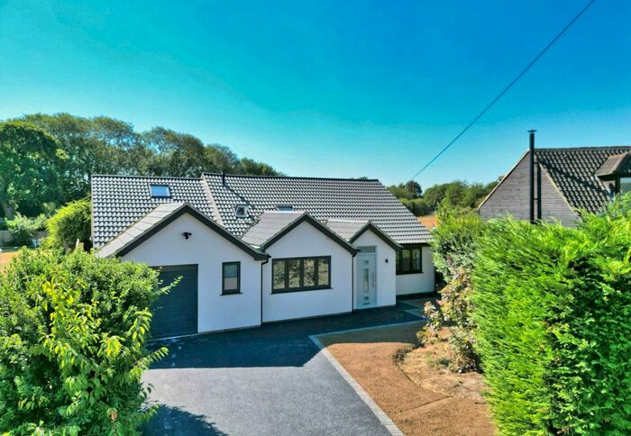 4 Bedroom Detached Bungalow To Rent In Wolverton Road, Newport Pagnell, MK14