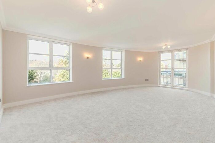 2 Bedroom Flat To Rent In Worple Road, London, SW19