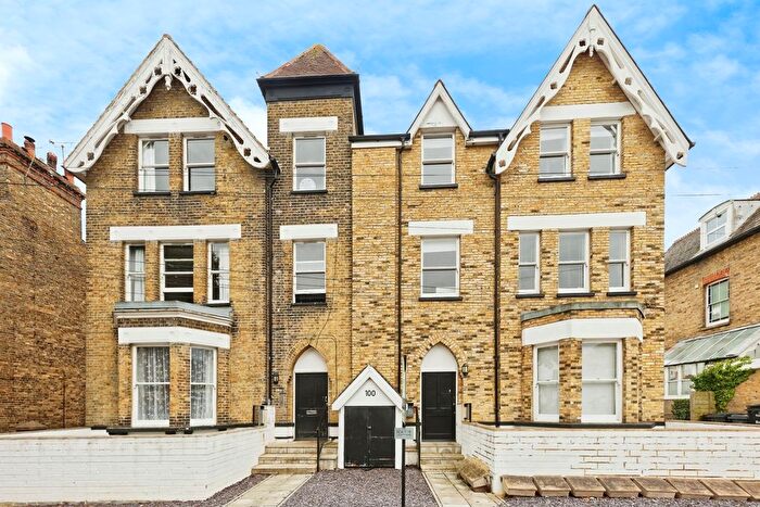 2 Bedroom Flat For Sale In South Eastern Road, Ramsgate, Kent, CT11