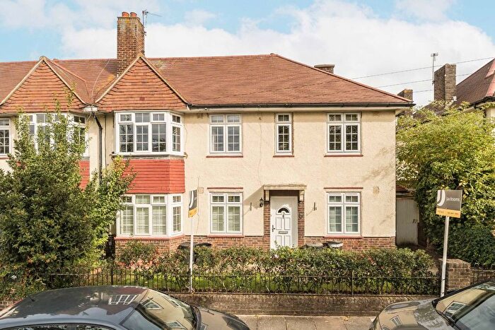 3 Bedroom Flat For Sale In Fieldview, Earlsfield, SW18