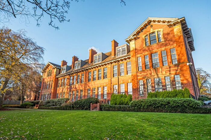 1 Bedroom Flat For Sale In Victoria Gardens, Hyde Park, Leeds, LS6